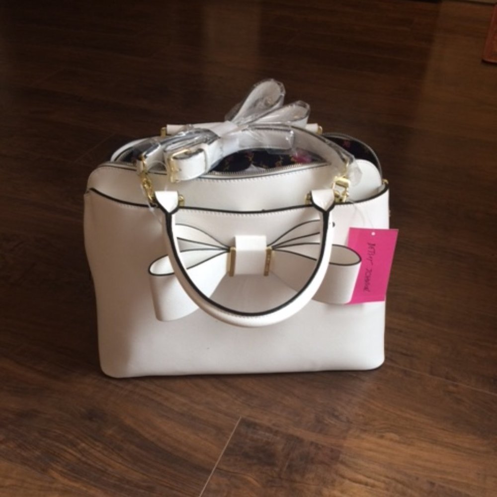 Betsy Johnson White Bow Purse(Large size) tags on